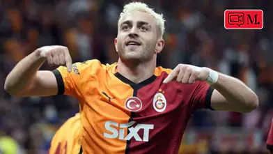 Galatasaraylı Barış Alper Yılmaz, zaferi annesiyle horon teperek kutladı