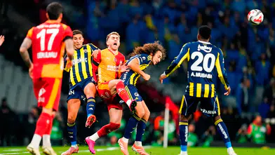 Şampiyonluk yolunda dev randevu: Lider Galatasaray, Fenerbahçe’yi konuk ediyor