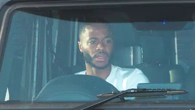 Zirveden dibe uzanan yolculuk: Raheem Sterling lüks otomobiliyle otoyol bariyerlerine çarptı