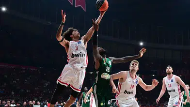 Olympiakos, Panathinaikos’u 102-92 mağlup etti: Seride 2-1 öne geçti