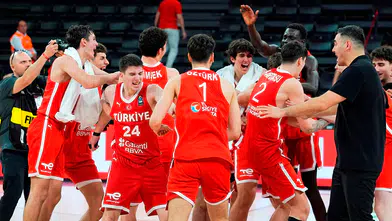 Ömer Kutluay'ın 39 sayı ile şov yaptığı maçta Türkiye 25 sayı geriden gelip Yeni Zelanda'yı devirdi
