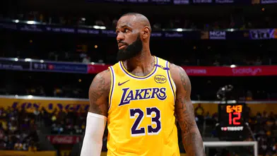 Lakers resmen açıkladı: LeBron James ile yollar ayrıldı