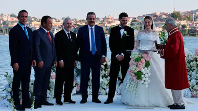 Ali Koç ve Aziz Yıldırım'ı buluşturan düğün: Fenerbahçeli milli futbolcu İsmail Yüksek ile Esen Matraş evlendi