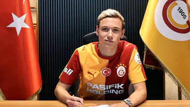 Sarı-kırmızılılara 25 milyon euroluk takviye: Aleksey Batrakov resmen Galatasaray'da