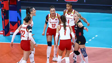 Son şampiyon Filenin Sultanları, Avrupa Şampiyonası'nda 4. kez finalde
