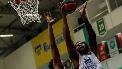 Anadolu Efes, Hapoel Tel Aviv karşısında dağıldı: EuroLeague’de 30 sayı fark