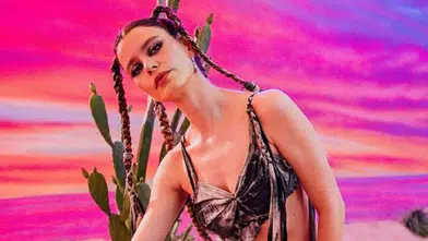 Beren Saat’in “CapitaliZoo” şarkısı sosyal medyada tartışılıyor: “Bu bir şımarıklık değil, derdini anlatma çabası”