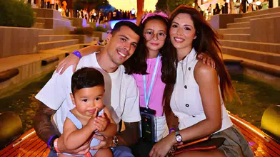 Premier Lig’in yıldızı rotayı Türkiye’ye kırdı: Antalya sahillerinde aile saadeti