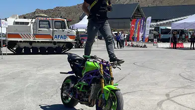 Ergan Motofest'te Barış Özgür'ün tek teker şovu izleyenleri büyüledi