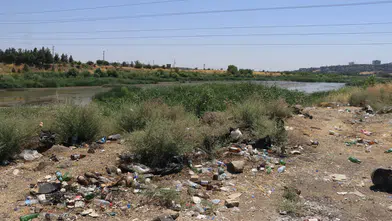 Dicle kıyısında bırakılan atıklar için tehlike uyarısı