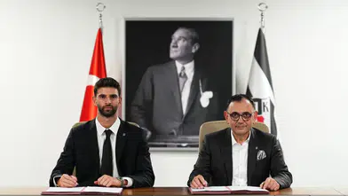 Beşiktaş'ın yeni savunma kozu Ümit Akdağ imzayı attı: İşte sırt numarası