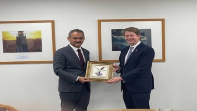 Bakan Özer, İngiliz mevkidaşıyla görüşme gerçekleştirdi