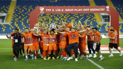 TFF 2. Lig’e yükselen İskenderunspor kupasını aldı