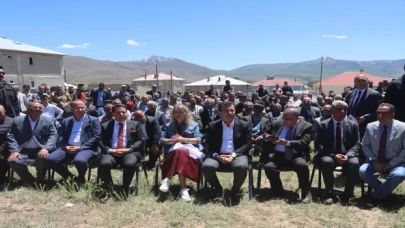 İBB Başkanı İmamoğlu, Van’da bir caminin temel atma törenine katıldı