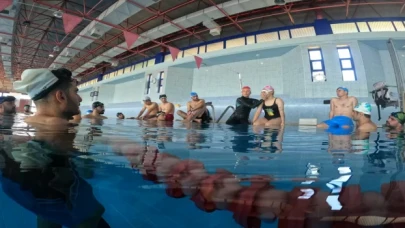Serbest dalış rekortmeni Birgül Erken, Adana’da yetenek avına çıktı
