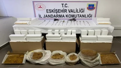 Eskişehir’de kaçak sigara operasyonunda tarihi eser ele geçirildi