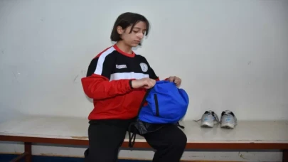 Hakkarili Nurgül 7 ay önce başladığı güreşte dünya üçüncüsü oldu