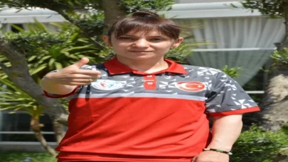 Milli halterci Şaziye Erdoğan, ikinci şampiyonluğun mutluluğunu yaşıyor