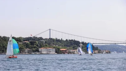 İstanbul’un fethi anısına İstanbul Boğazı’nda tekne ve bot yarışları yapıldı