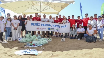 A Milli Takım oyuncuları, atık topladı