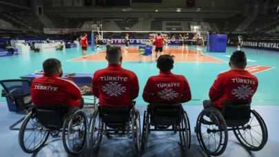 A Milli Kadın Voleybol Takımı oyuncuları, Paralimpik milli masa tenisçileriyle buluştu 