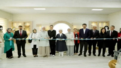 Emine Erdoğan, Kızılcahamam’da Halk Eğitim Merkezini ziyaret etti