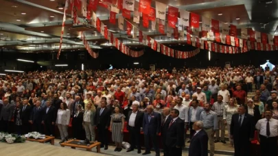 CHP Genel Başkan Yardımcısı Salıcı, Kayseri’de partisine katılanlara rozet taktı