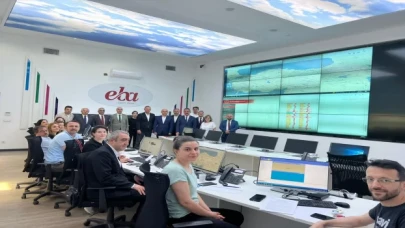 Milli Eğitim Bakanı Özer, LGS sürecinin canlı takip edildiği Sınav Koordinasyon Merkezi’ni ziyaret etti