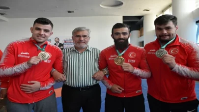 İlçenin ”özel milli güreşçileri” başarılarıyla seslerini dünyaya duyurdu