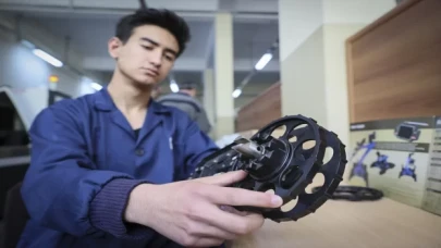 Öğrencilerin ilk işi, ”Mehmetçiğin robot yardımcıları” oldu