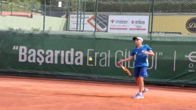 Ukraynalı genç tenisçi, ailesiyle sığındığı Türkiye’de madalya peşinde