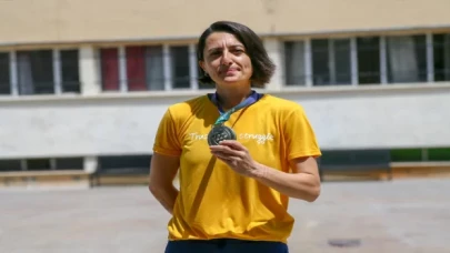 İşitme engelli milli hentbolcu, genç yetenekleri spora kazandırmayı hedefliyor