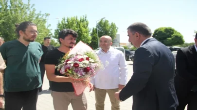 Siirt Valisi Hacıbektaşoğlu hastanede darbedilen doktoru ziyaret etti 