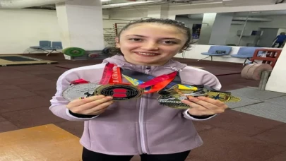 Milli halterci Cansu Bektaş, yeni başarılar için çalışmalarını sürdürüyor