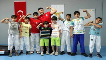 Avrupa bilek güreşi şampiyonu Ocakoğlu, şampiyon adayları yetiştiriyor