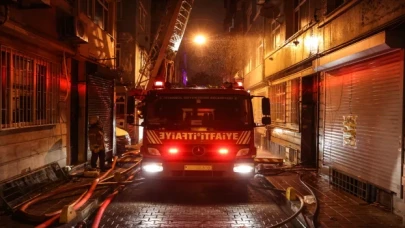 Fatih’te binanın çatısında çıkan yangın söndürüldü
