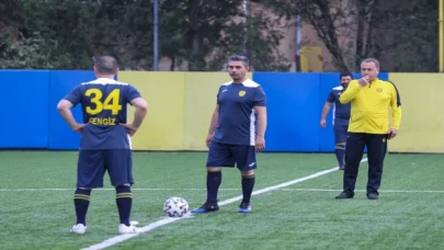 MKE Ankaragücü’nün yöneticileri, eski futbolcularla birliktelik maçı yaptı