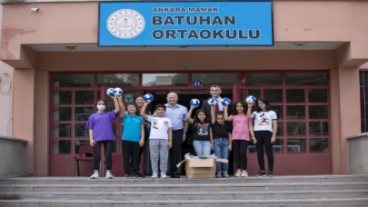 Türkiye Hentbol Federasyonundan ”hentbol meraklısı” okula malzeme desteği