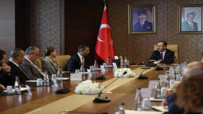 Bakan Kasapoğlu, Türkiye Yüzme Federasyonu yönetimini kabul etti