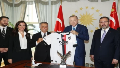 Cumhurbaşkanı Erdoğan, Beşiktaş Kulübü Başkanı Çebi’yi kabul etti