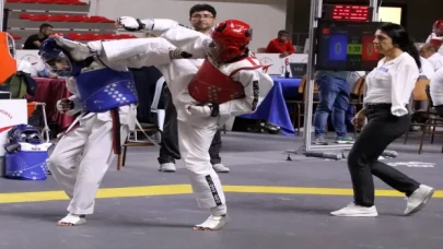 Sivas’ta düzenlenen Tekvando Yıldızlar Türkiye Şampiyonası sürüyor