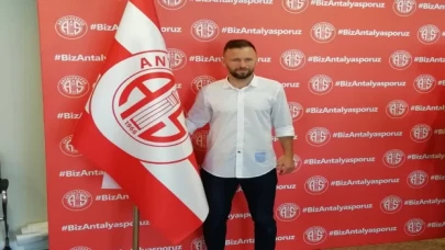Antalyaspor, Hakan Özmert ile 1 yıllık yeni sözleşme imzaladı 