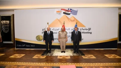 Mısır, GKRY ve Yunanistan Savunma Bakanları Kahire’de askeri iş birliğini görüştü