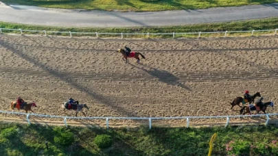 Veliefendi Hipodromu’nu 96. Gazi Koşusu heyecanı sardı
