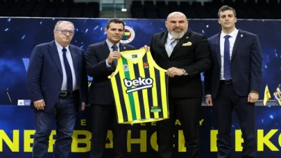 Fenerbahçe Beko’da başantrenörlüğe getirilen Itoudis için imza töreni düzenlendi