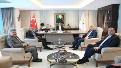 Akşener, Adana ve Mersin büyükşehir belediye başkanlarıyla görüştü 