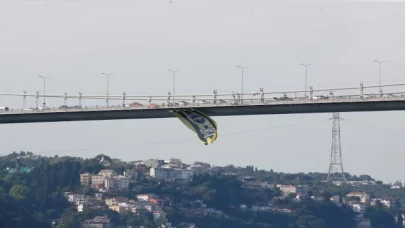 Fenerbahçe Beko’nun bayrakları boğaz köprülerine asıldı