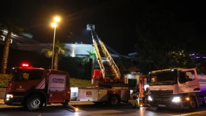 Küçükçekmece’de alışveriş merkezinde çıkan yangın söndürüldü