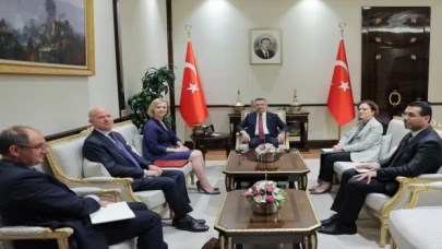 Cumhurbaşkanı Yardımcısı Oktay, İngiltere Dışişleri Bakanı Truss’ı kabul etti