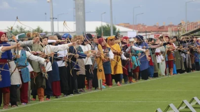 Erzincan’daki geleneksel okçuluk Türkiye şampiyonası devam ediyor